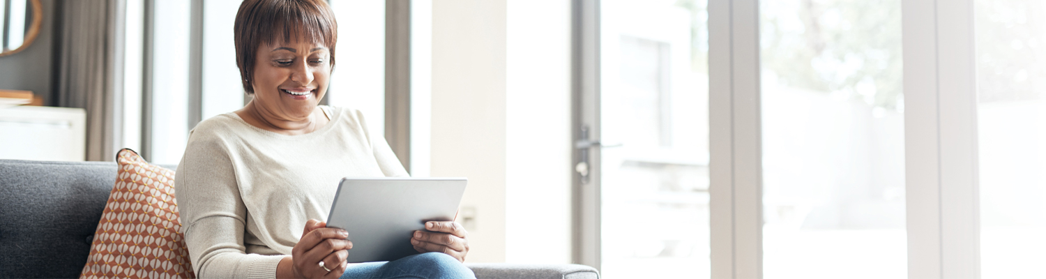 Mujer usando una tablet